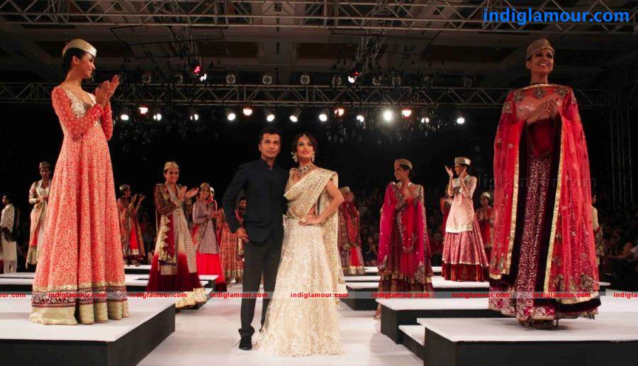 Blenders Pride Fashion Tour Day2 Vikram Phadnis Event hd photo