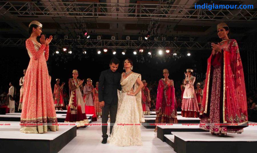 Blenders Pride Fashion Tour Day2 Vikram Phadnis Event hd photo