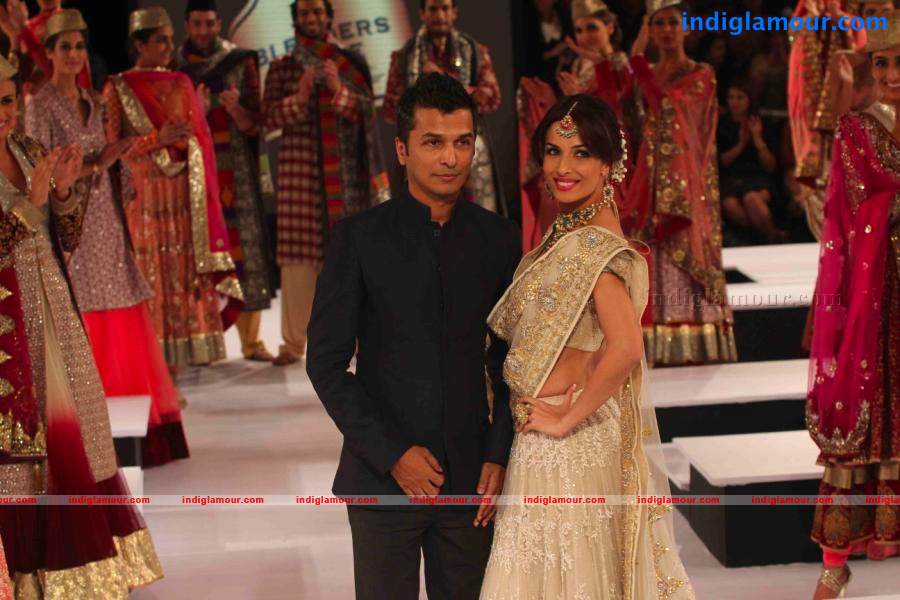 Blenders Pride Fashion Tour Day2 Vikram Phadnis Event hd photo