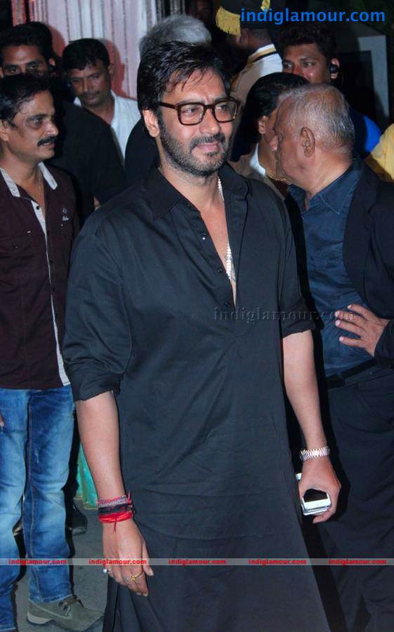 Bollywood Stars At Wedding Reception Of Rohit Shetty's Sister Event hd photo