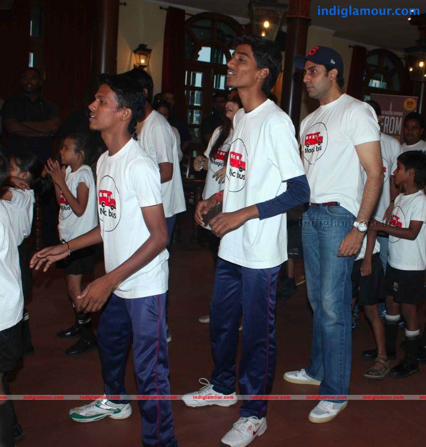 Abhishek And Aishwarya Celebrates Childrens Day Event hd photo