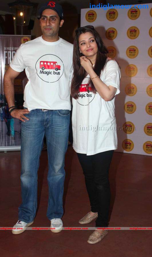 Abhishek And Aishwarya Celebrates Childrens Day Event hd photo