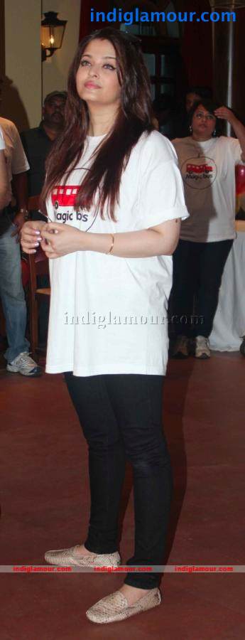 Abhishek And Aishwarya Celebrates Childrens Day Event hd photo