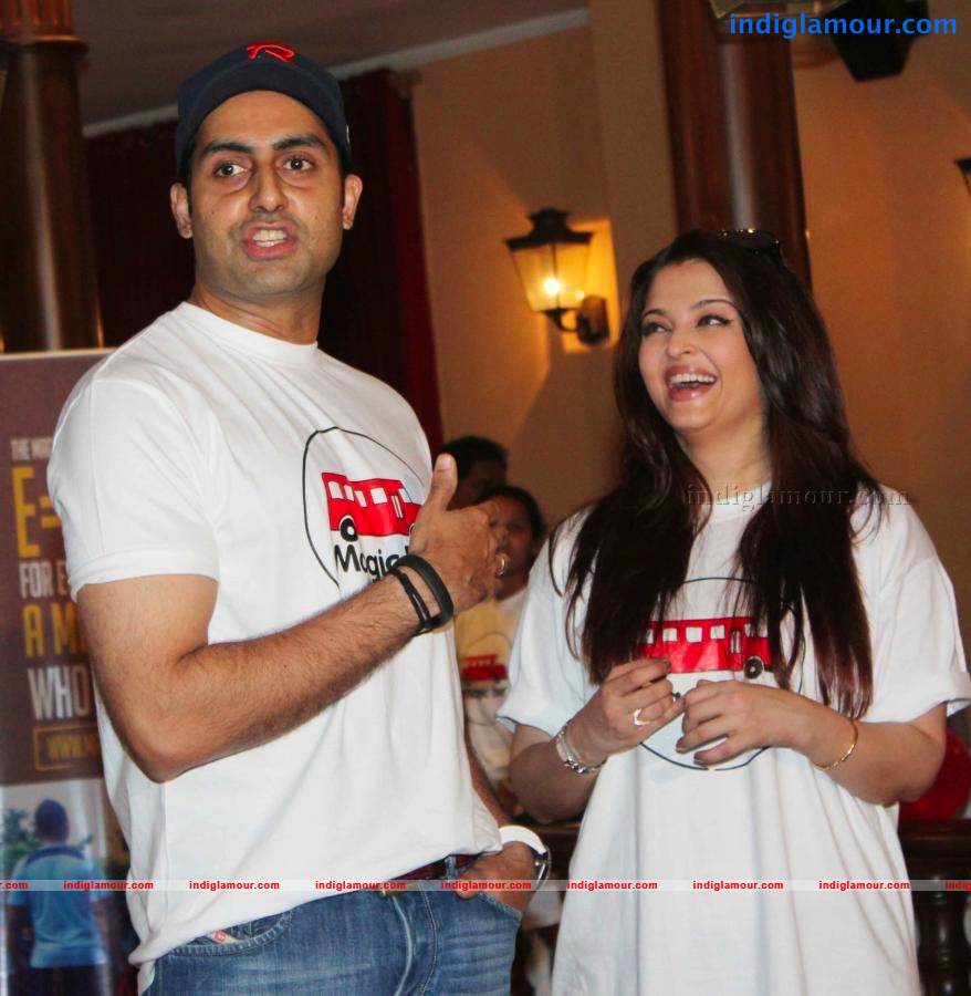 Abhishek And Aishwarya Celebrates Childrens Day Event hd photo