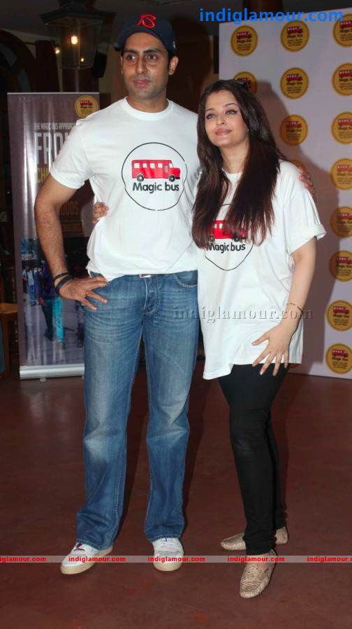 Abhishek And Aishwarya Celebrates Childrens Day Event hd photo