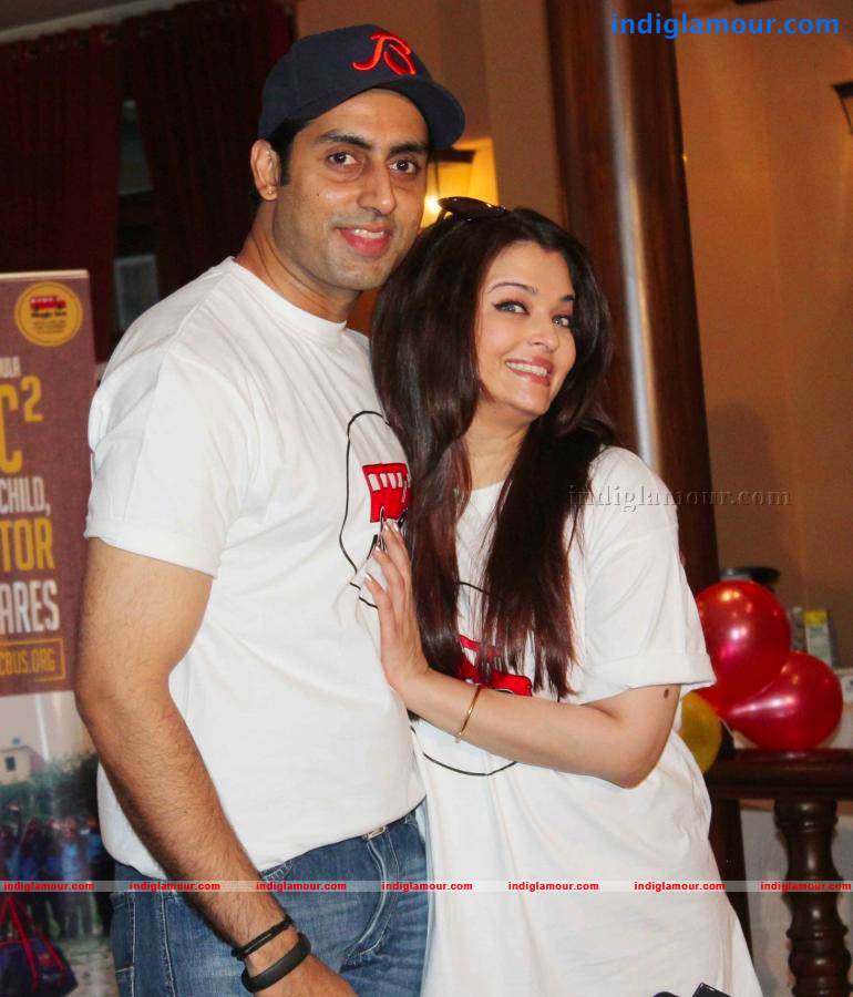 Abhishek And Aishwarya Celebrates Childrens Day Event hd photo