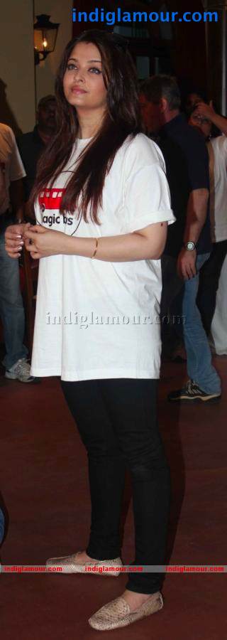 Abhishek And Aishwarya Celebrates Childrens Day Event hd photo