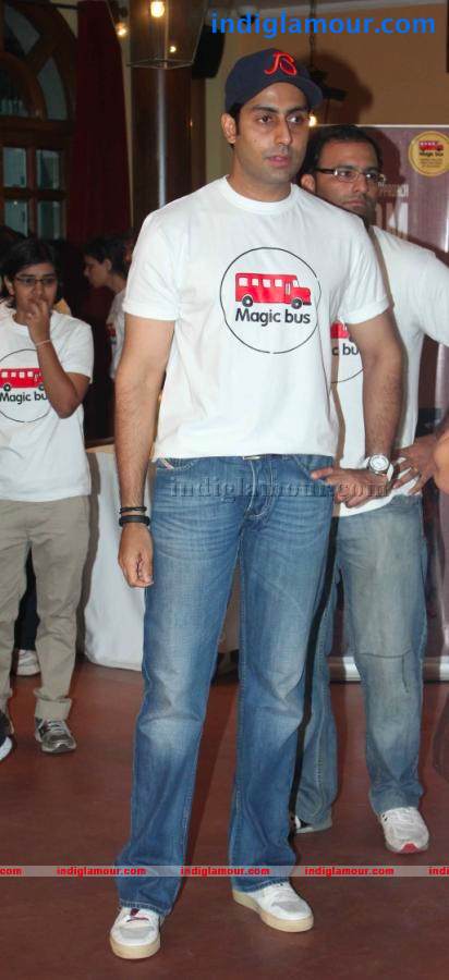Abhishek And Aishwarya Celebrates Childrens Day Event hd photo