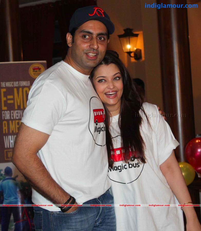 Abhishek And Aishwarya Celebrates Childrens Day Event hd photo