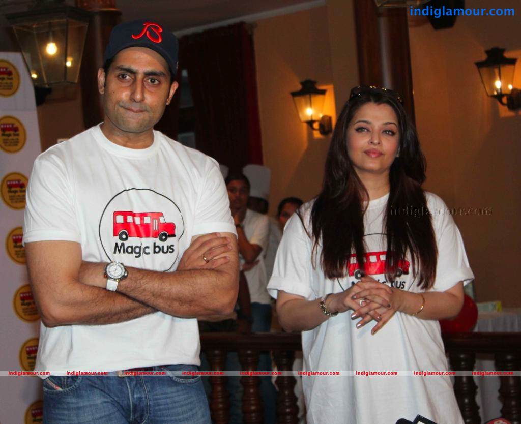 Abhishek And Aishwarya Celebrates Childrens Day Event hd photo