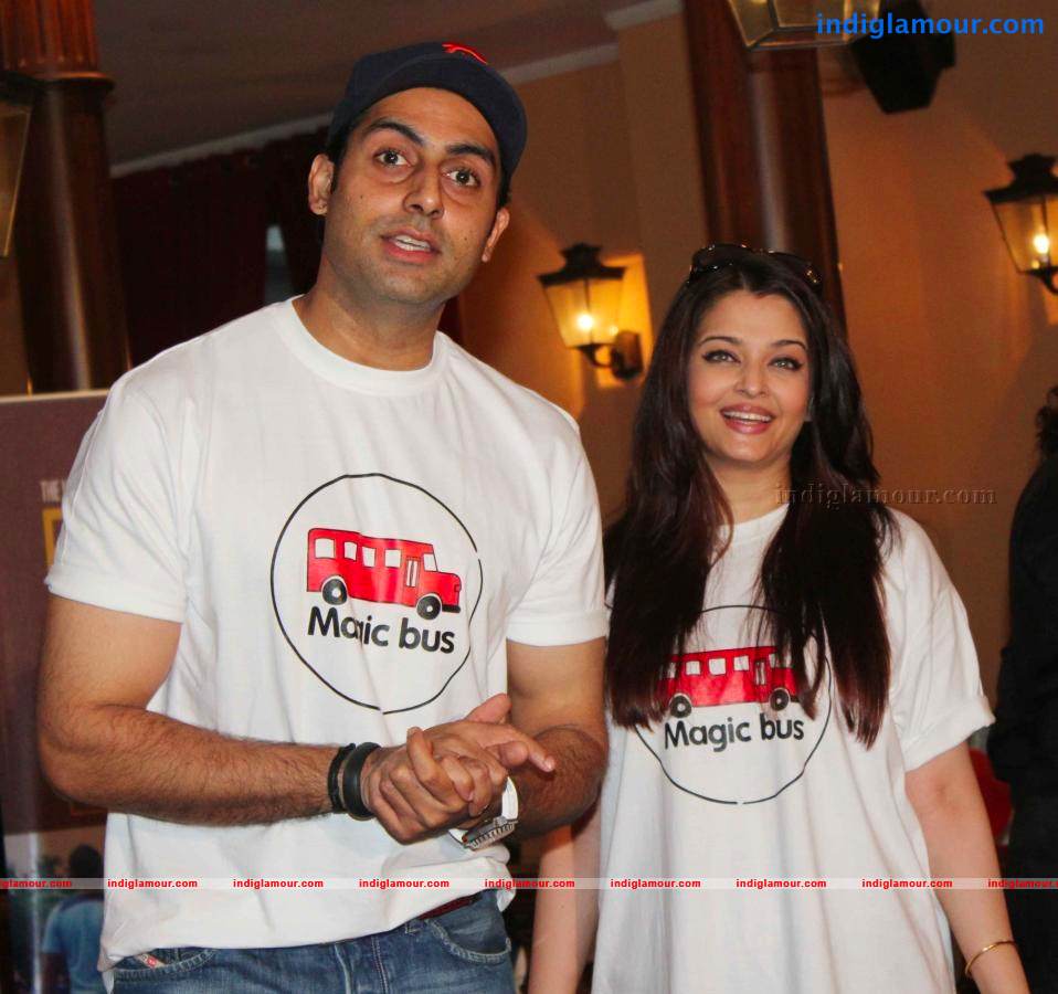 Abhishek And Aishwarya Celebrates Childrens Day Event hd photo