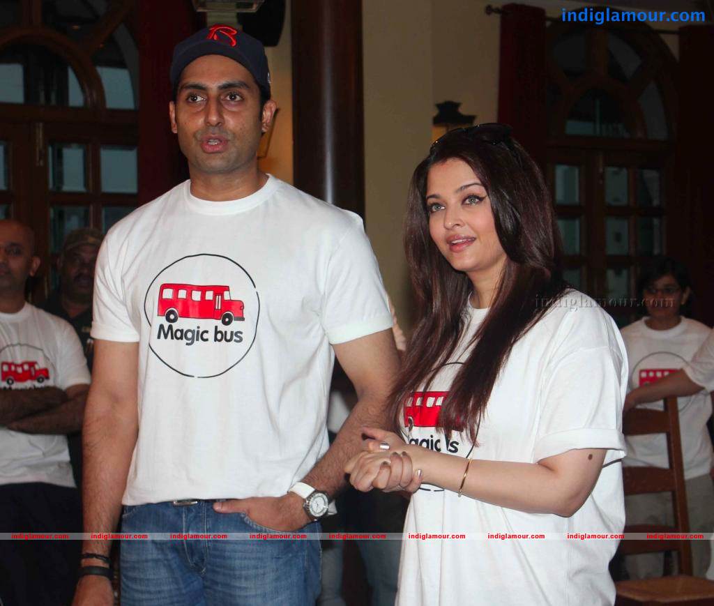 Abhishek And Aishwarya Celebrates Childrens Day Event hd photo
