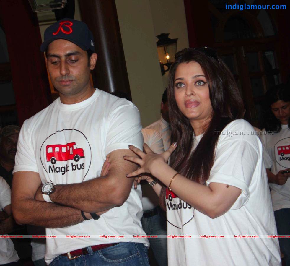 Abhishek And Aishwarya Celebrates Childrens Day Event hd photo