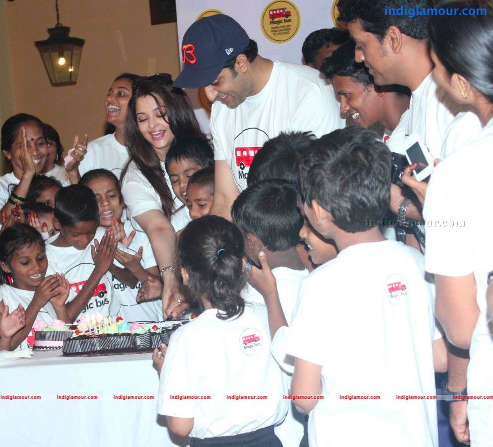 Abhishek And Aishwarya Celebrates Childrens Day Event hd photo