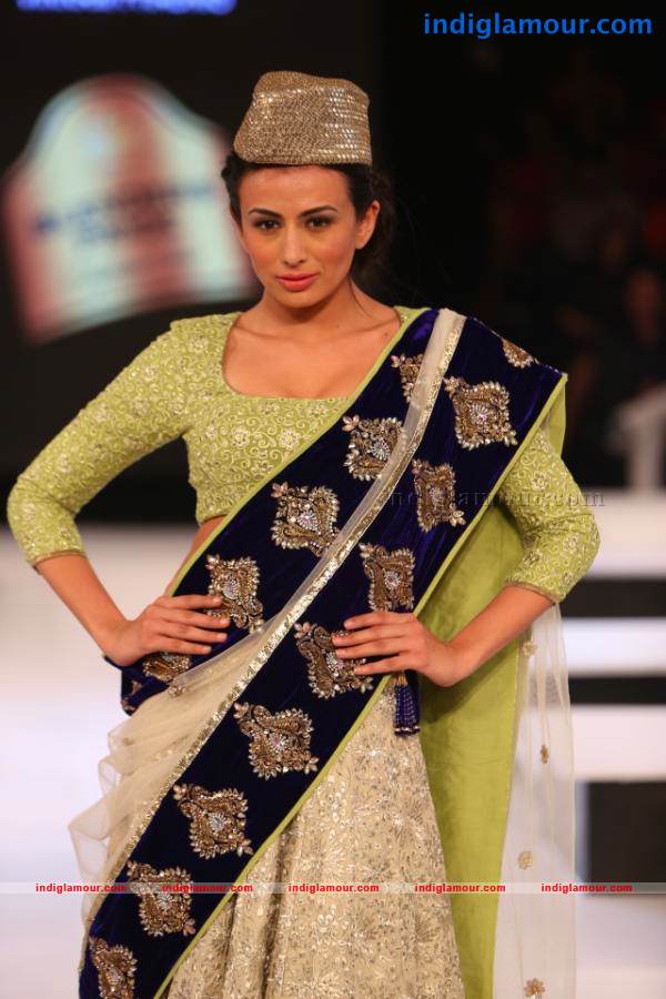 Bollywood Stars Ramp Walk At Blenders Pride Fashion Tour Event hd photo