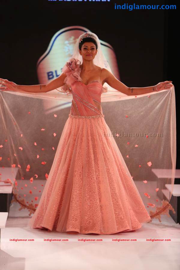 Bollywood Stars Ramp Walk At Blenders Pride Fashion Tour Event hd photo