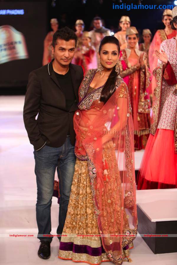 Bollywood Stars Ramp Walk At Blenders Pride Fashion Tour Event hd photo
