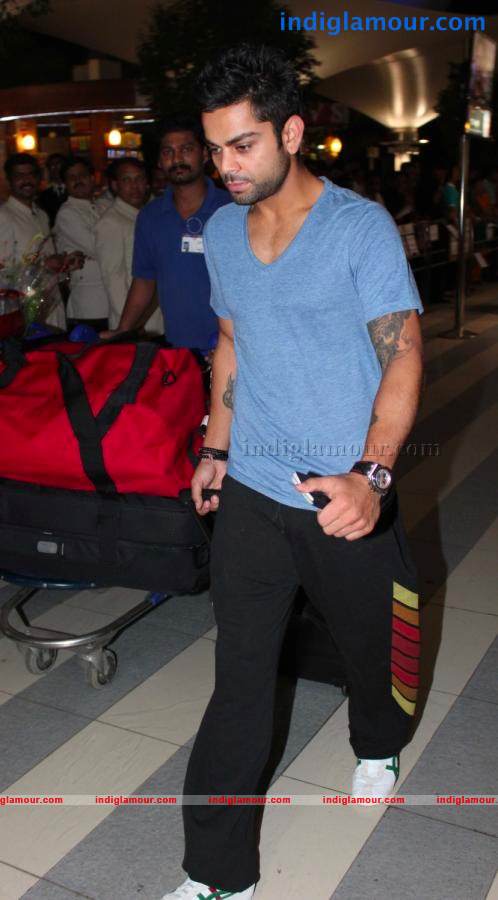 Hrithik Roshan Snapped At Airport Event hd photo