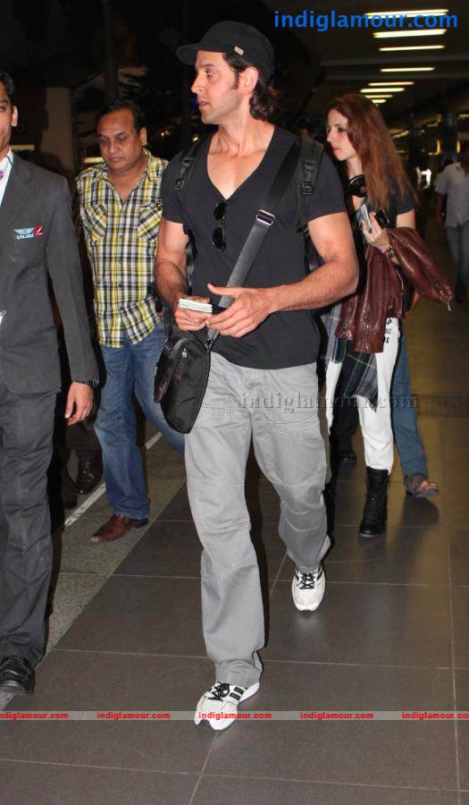 Hrithik Roshan Snapped At Airport Event hd photo