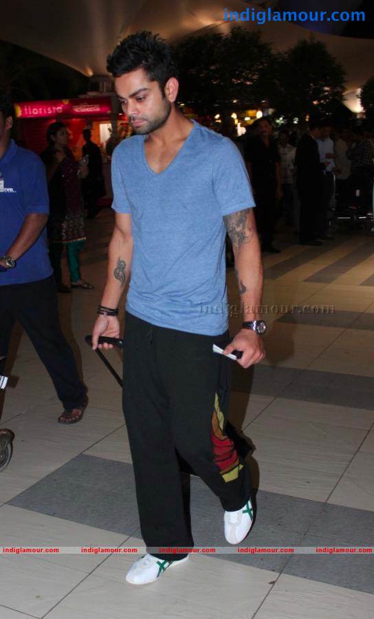 Hrithik Roshan Snapped At Airport Event hd photo