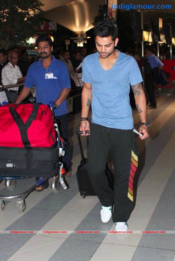 Hrithik Roshan Snapped At Airport Event hd photo