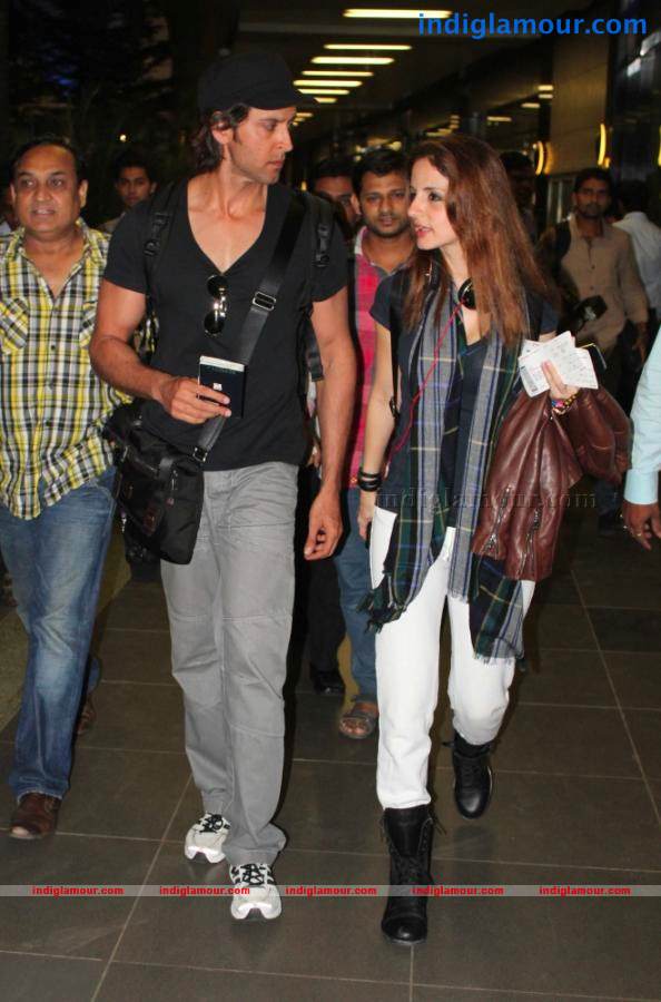 Hrithik Roshan Snapped At Airport Event hd photo