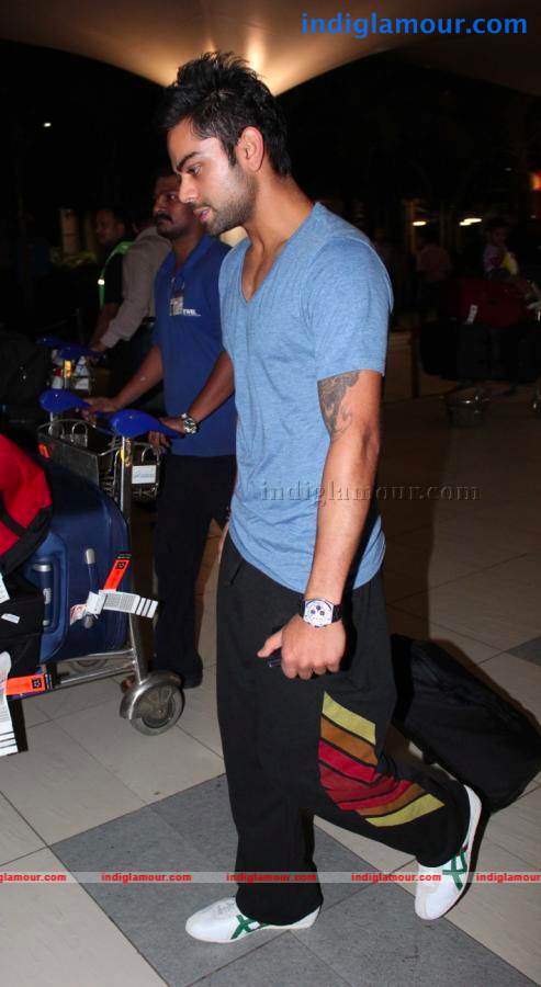 Hrithik Roshan Snapped At Airport Event hd photo