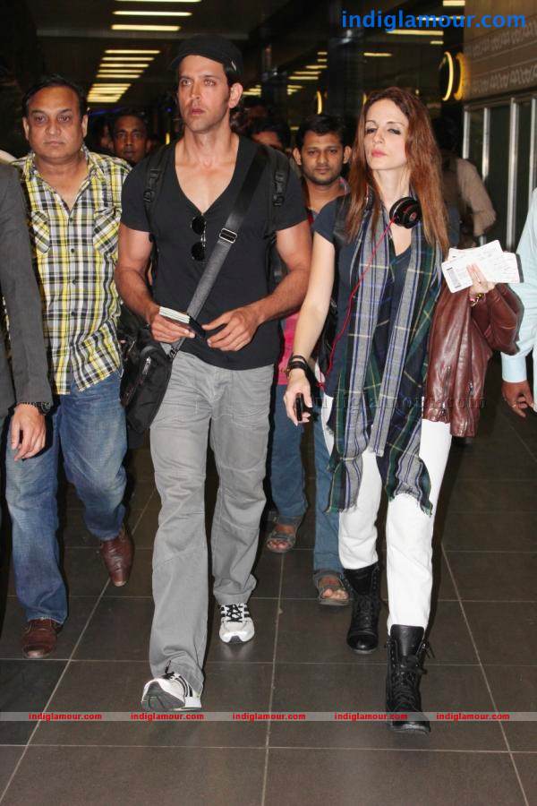Hrithik Roshan Snapped At Airport Event hd photo