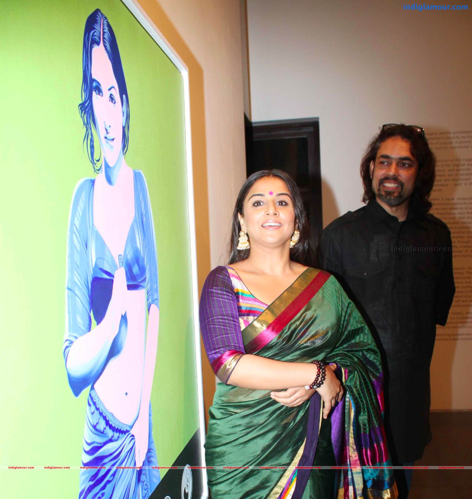 Vidya Balan At Vivek Sharma's Painting Exhibition Photos Event hd photo