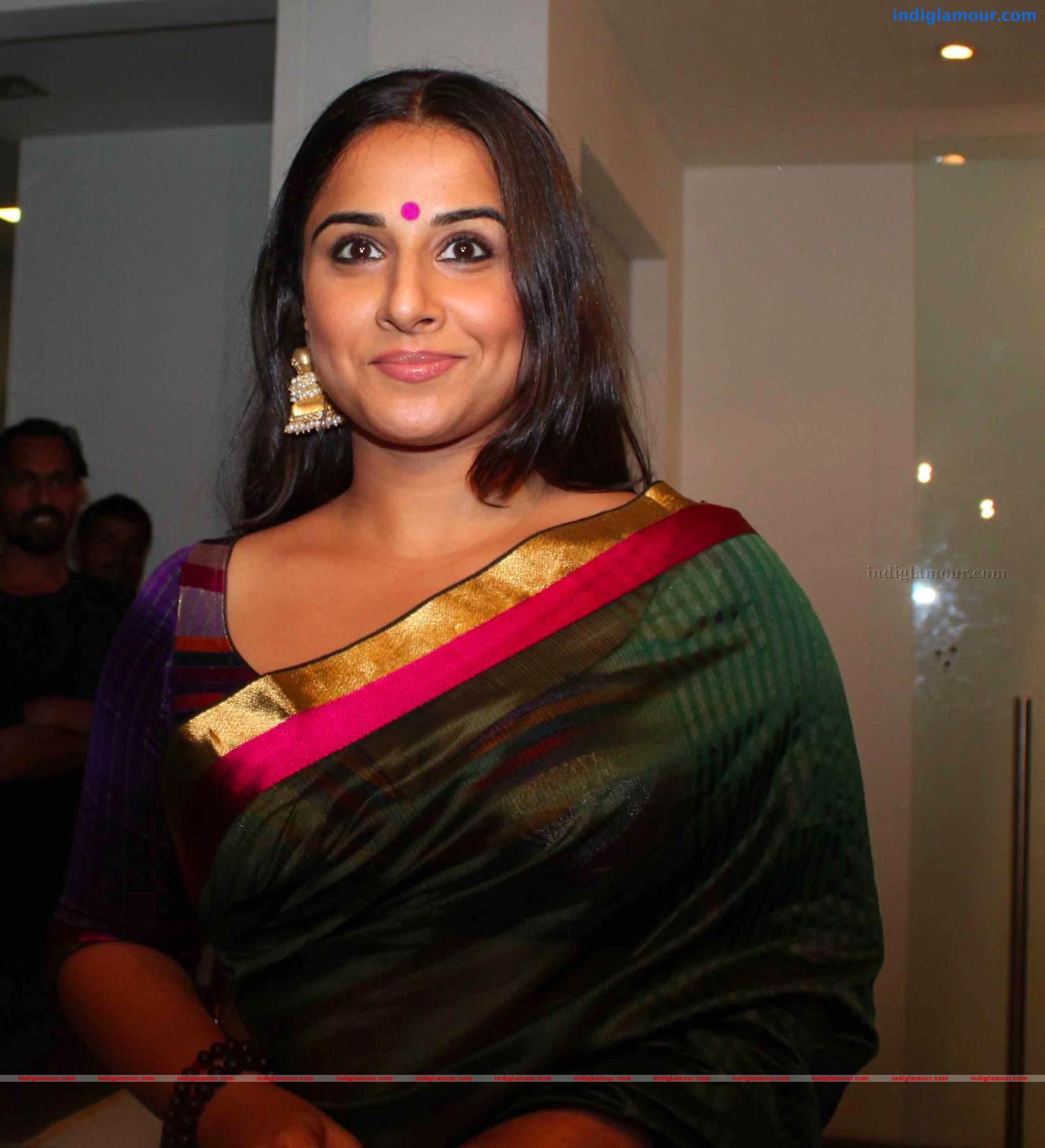 Vidya Balan At Vivek Sharma's Painting Exhibition Photos Event hd photo