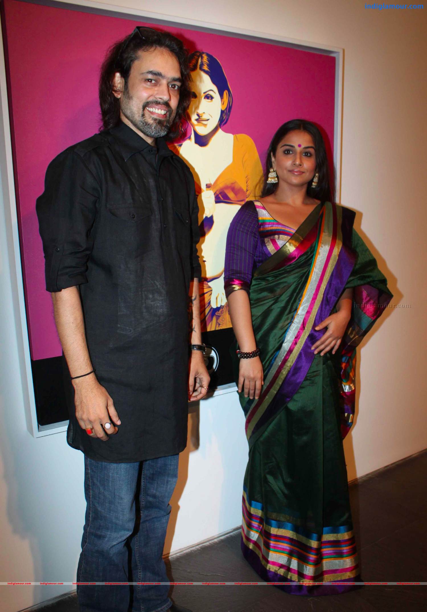 Vidya Balan At Vivek Sharma's Painting Exhibition Photos Event hd photo
