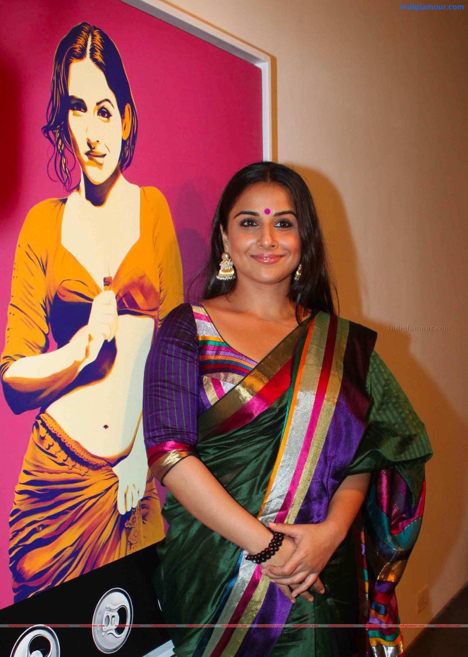 Vidya Balan At Vivek Sharma's Painting Exhibition Photos Event hd photo