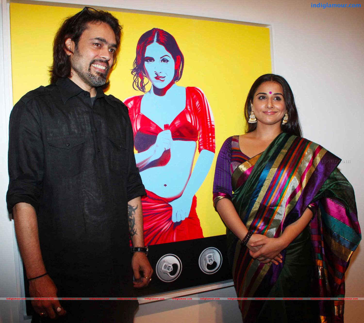 Vidya Balan At Vivek Sharma's Painting Exhibition Photos Event hd photo