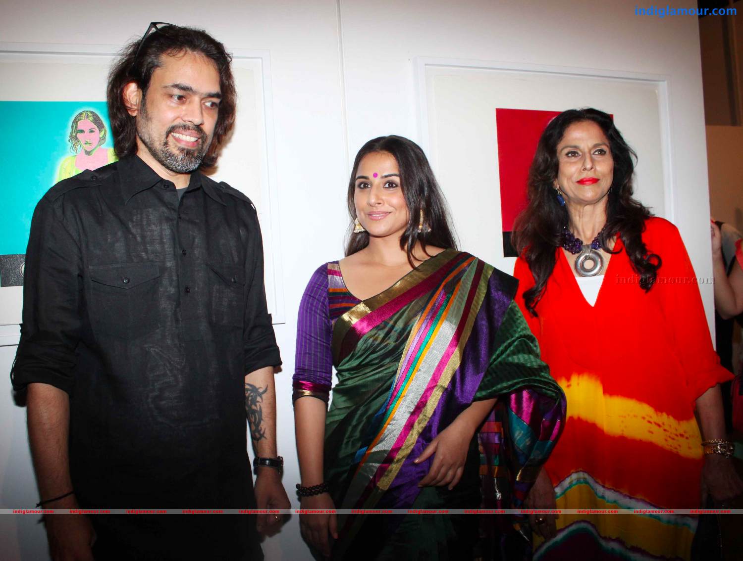 Vidya Balan At Vivek Sharma's Painting Exhibition Photos Event hd photo