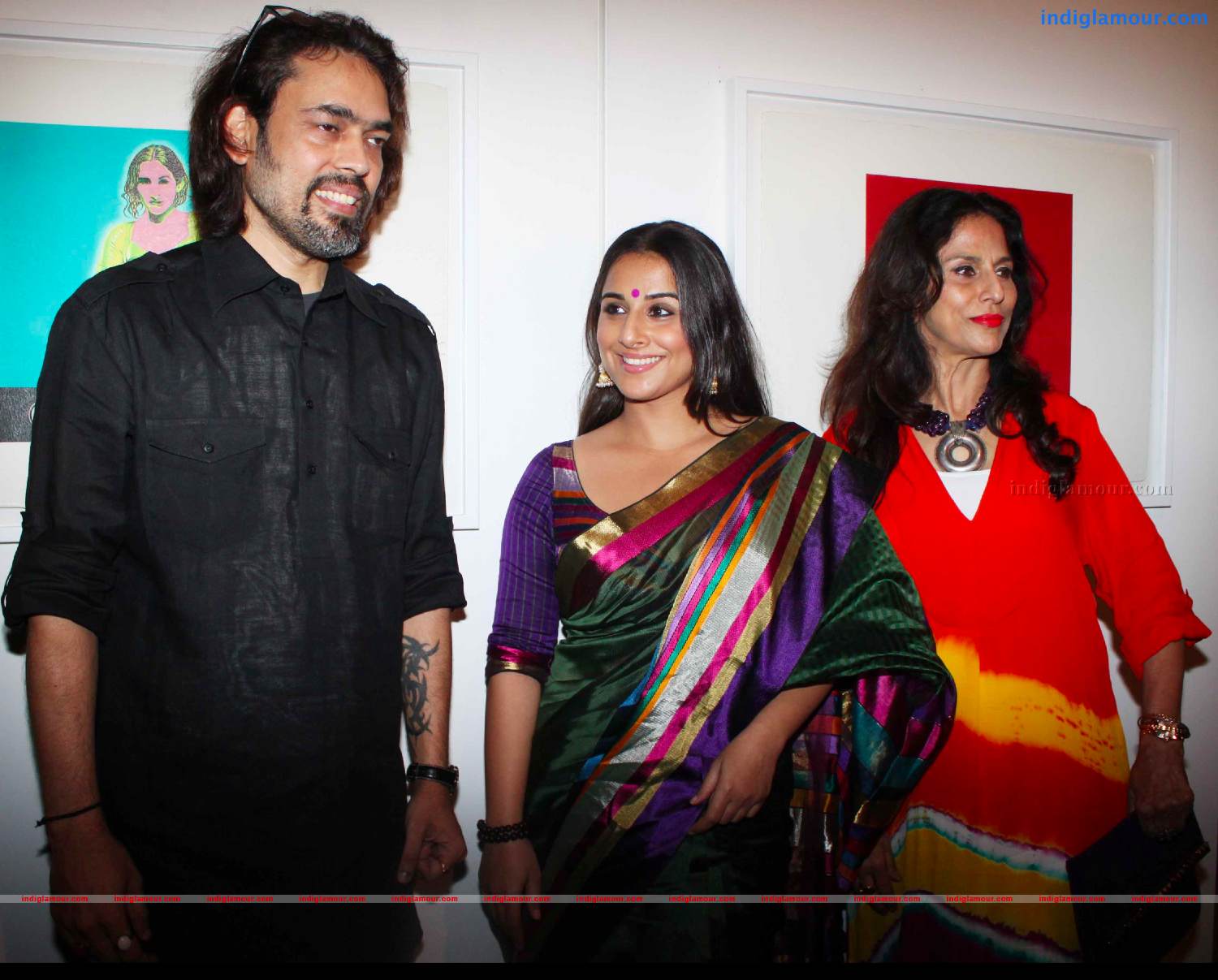 Vidya Balan At Vivek Sharma's Painting Exhibition Photos Event hd photo