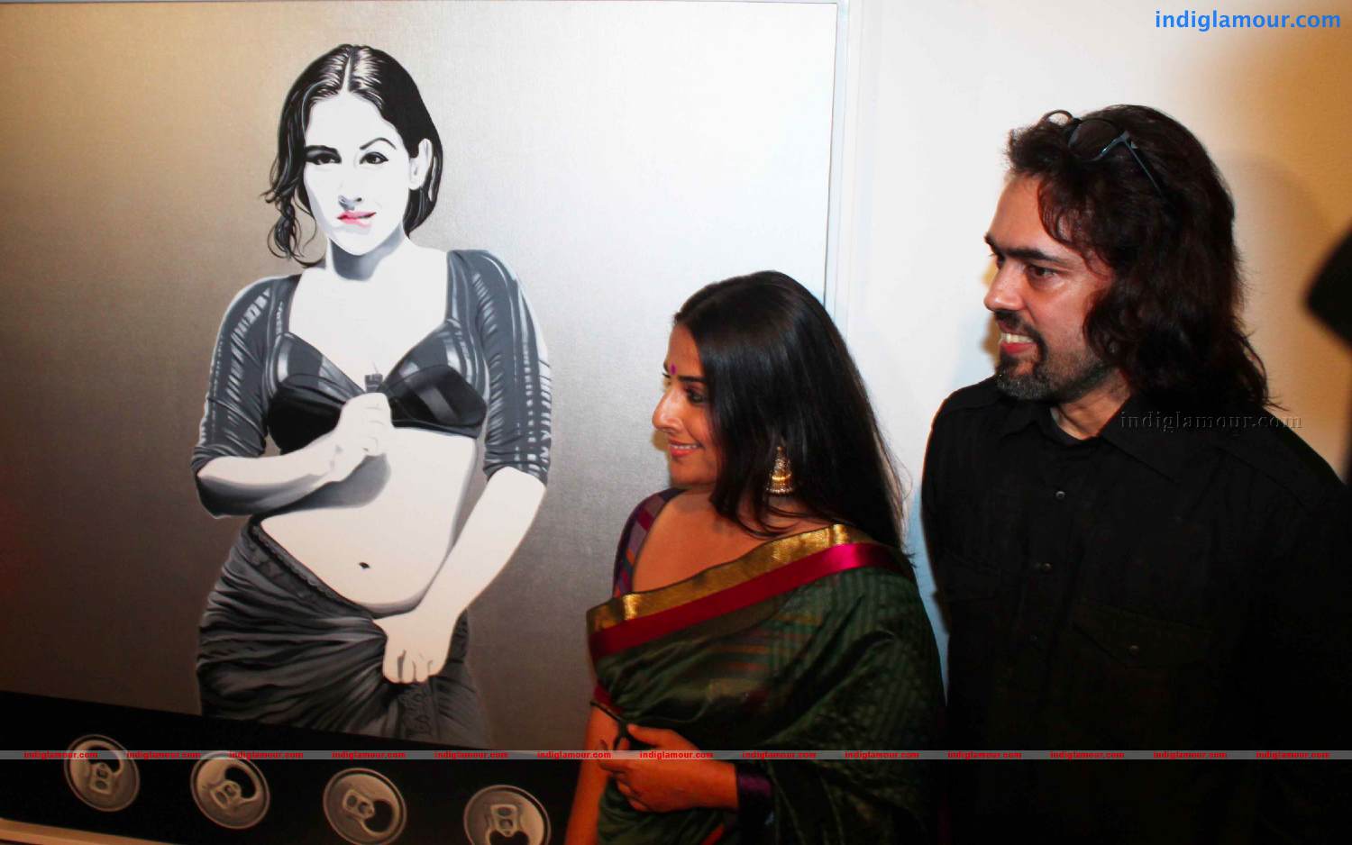 Vidya Balan At Vivek Sharma's Painting Exhibition Photos Event hd photo