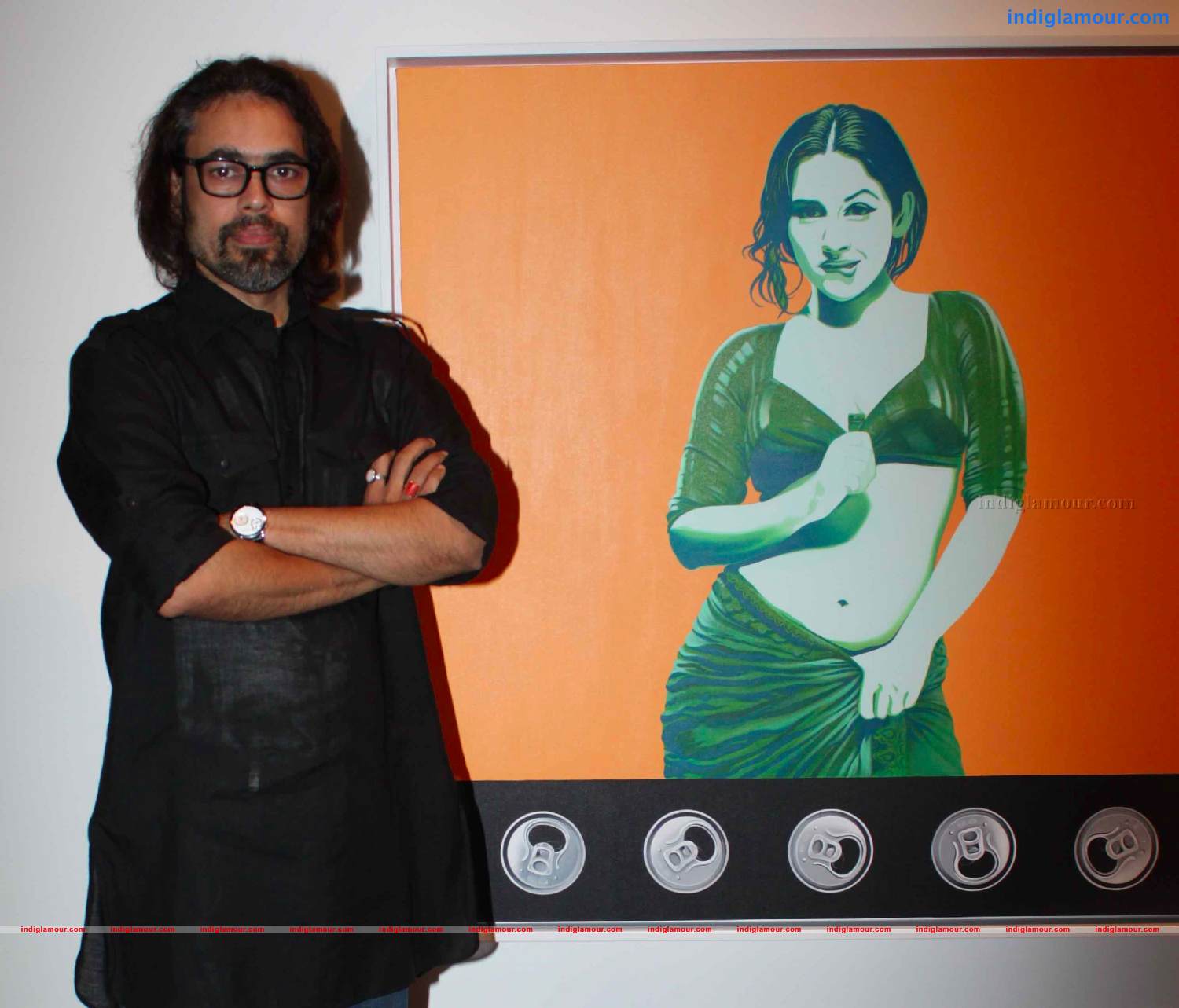 Vidya Balan At Vivek Sharma's Painting Exhibition Photos Event hd photo