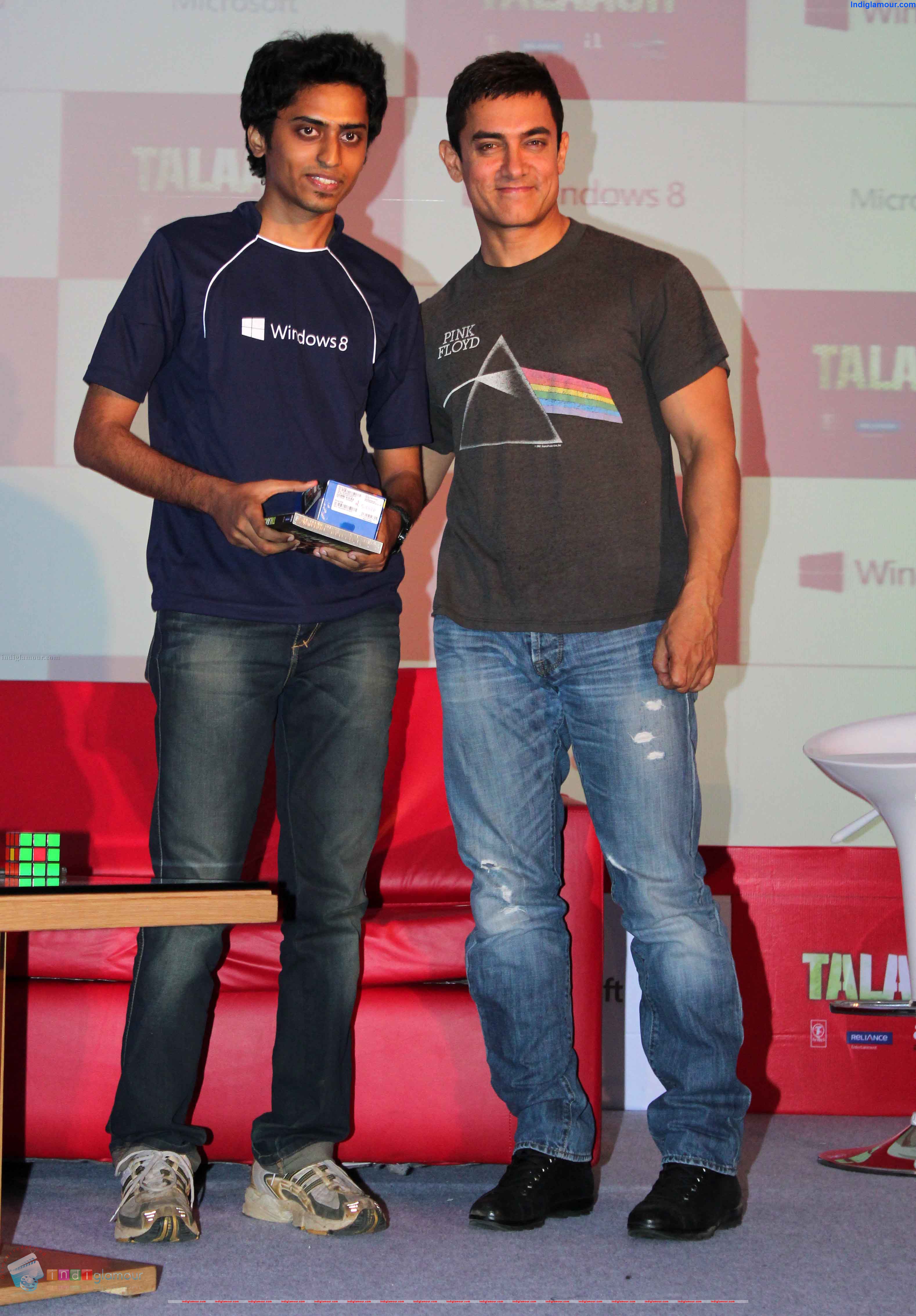 Aamir Khan Meet Microsoft Talash Contest Winners Event hd photo