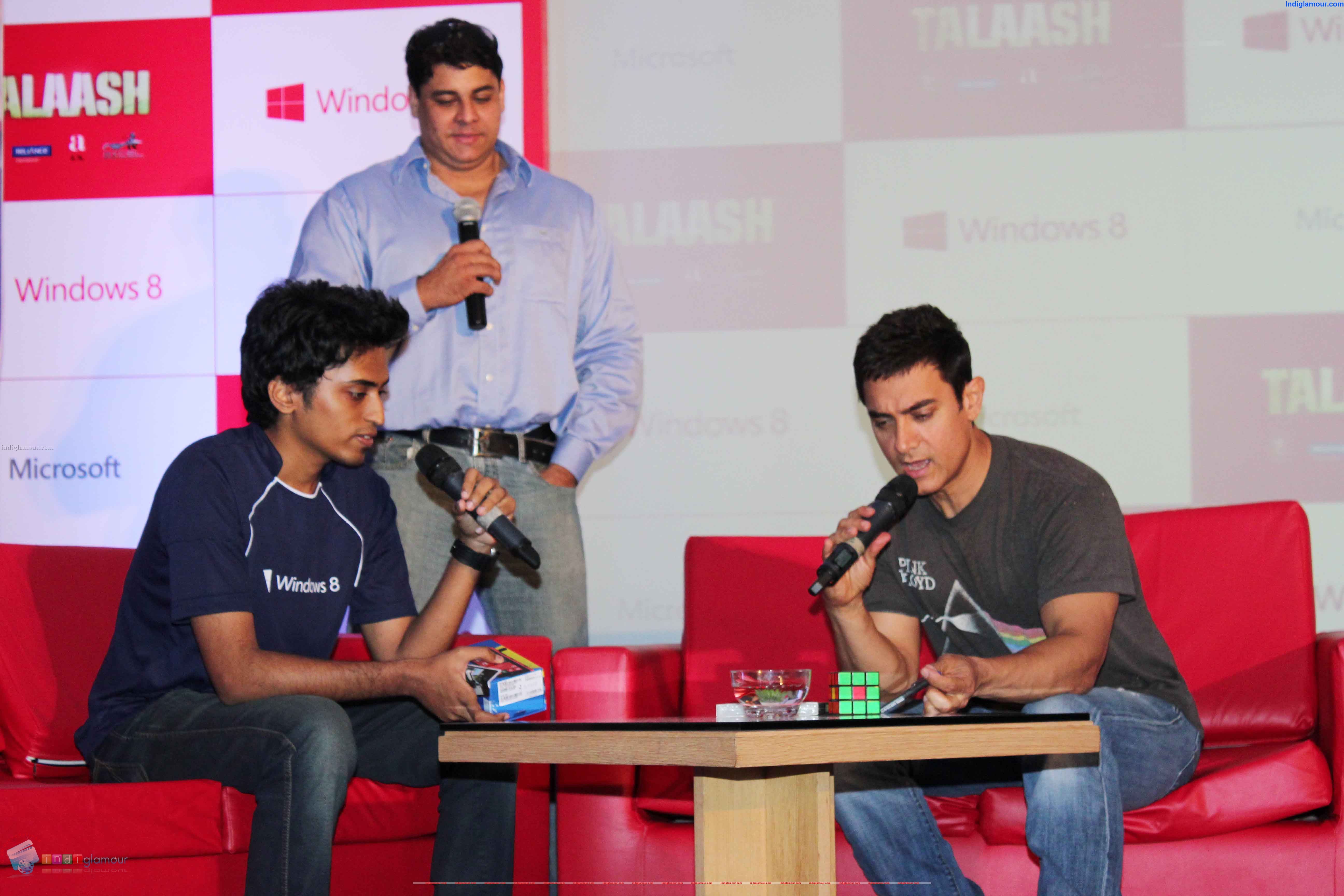 Aamir Khan Meet Microsoft Talash Contest Winners Event hd photo