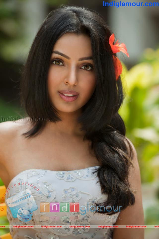 Fashion Designer Umair Zafar Designs for Miss Canada World Wide Neha Karamchandani Event hd photo