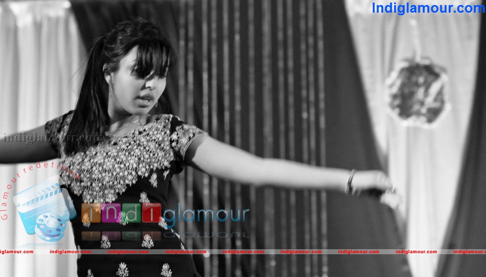 Fashion Designer Umair Zafar Designs for Miss Canada World Wide Neha Karamchandani Event hd photo