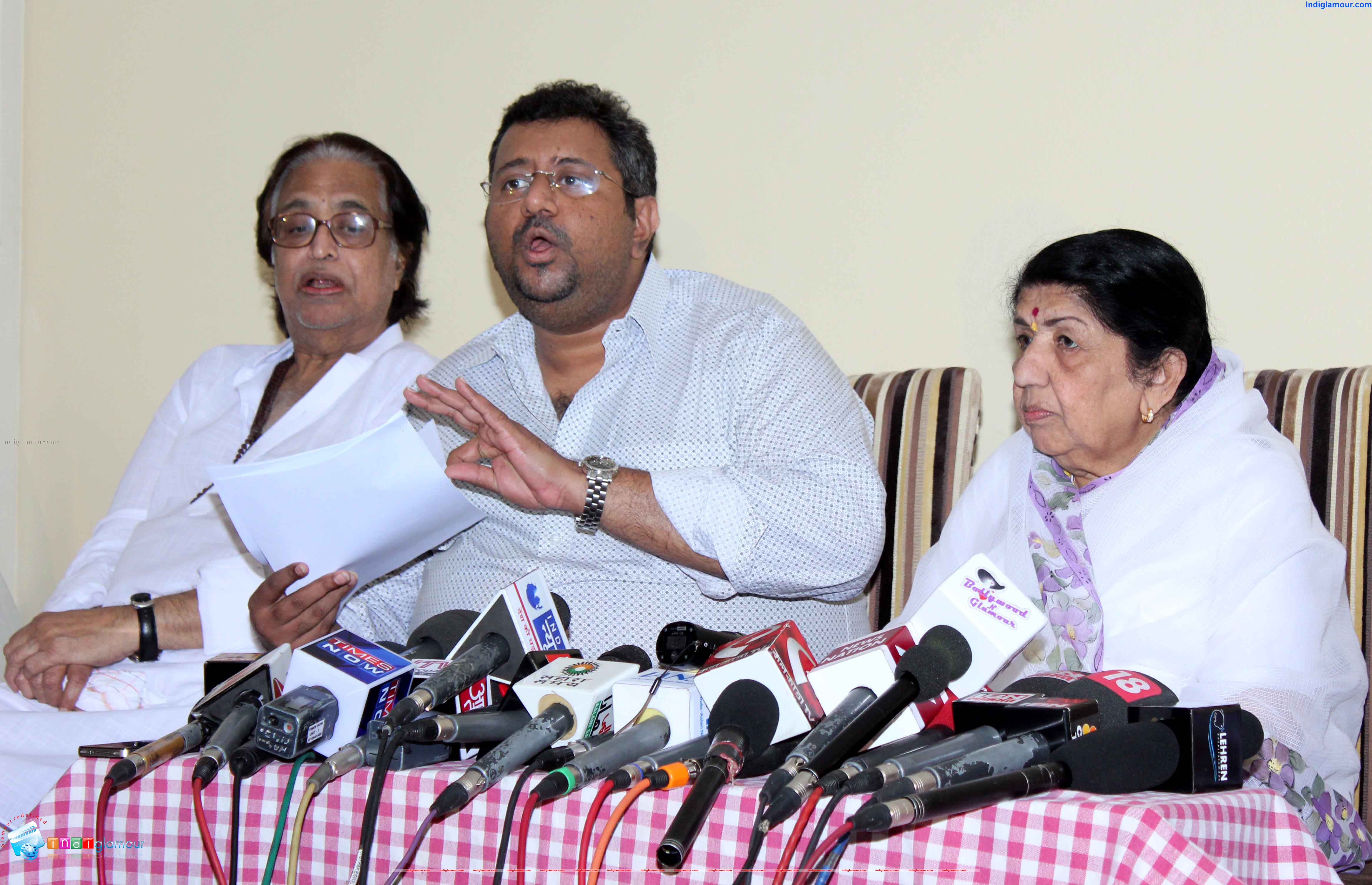 Annoucement of Master Deenanath Manaeshkar Smruthi Pratisthan Awards 2013 Event hd photo