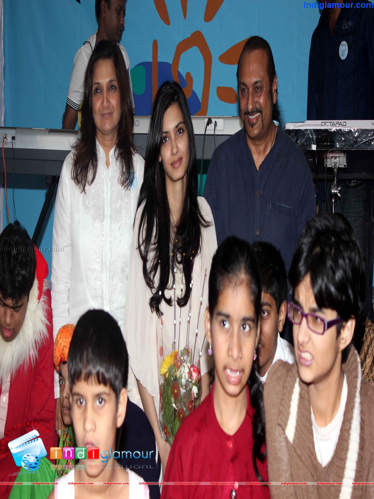 Fiana Penty at Priyanj Special School Celebrates World Autism Awareness Day Event hd photo