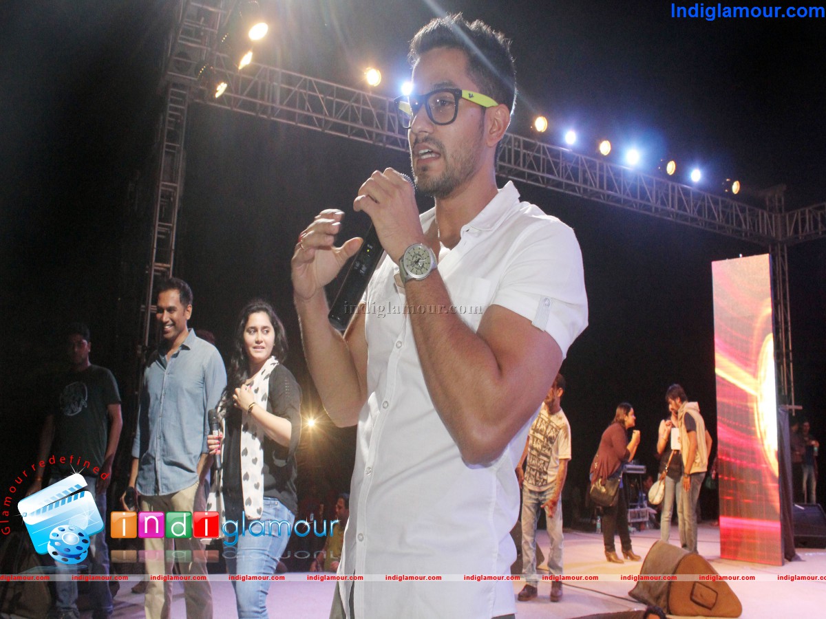 Go Goa Gone Promotion In Dy Patil Stadium Navi Mumbai Event hd photo