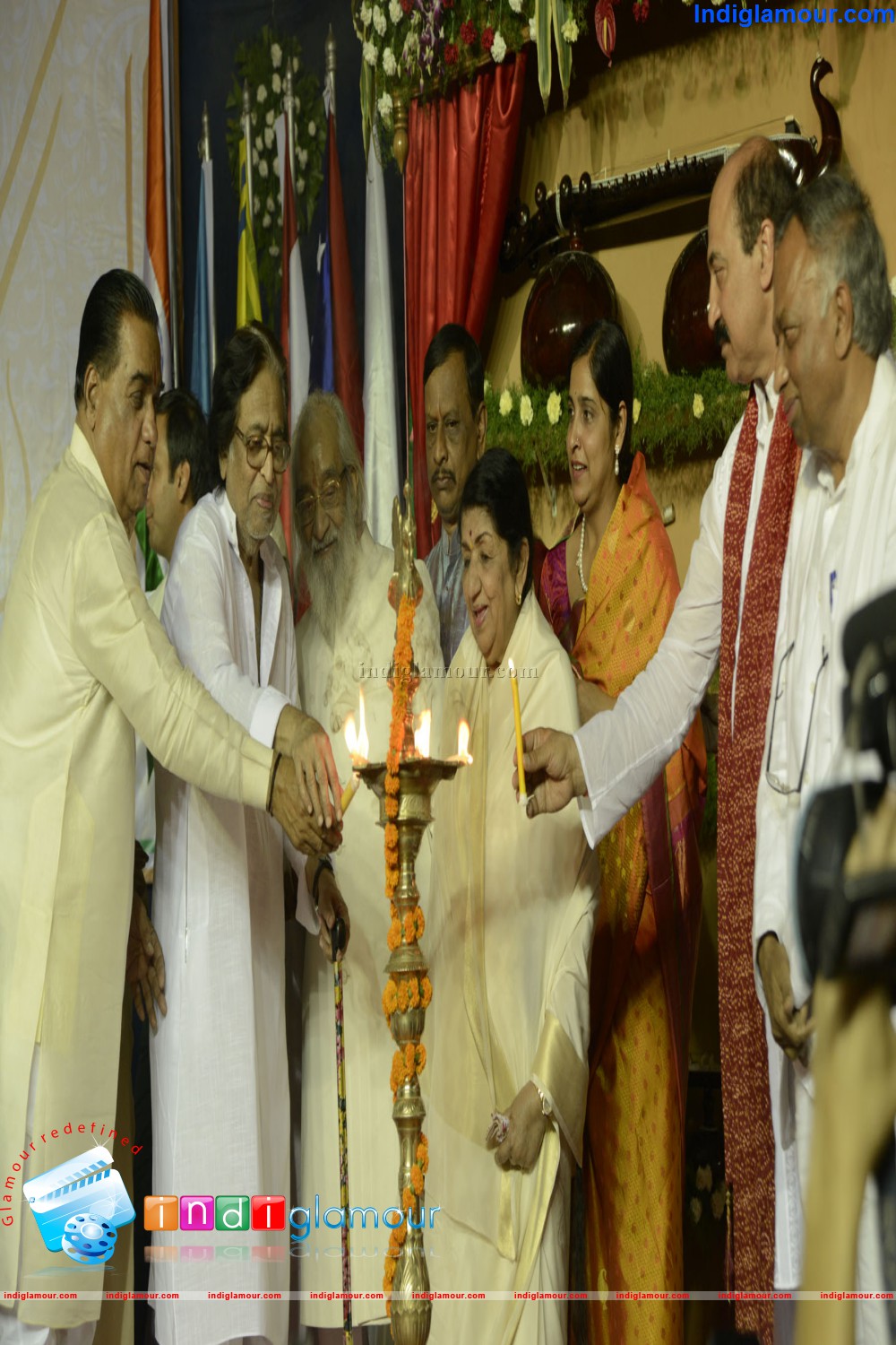 Lata Mangeshkar felicitated at the inauguration of the Vishwashanti Sangeet Kala Academy Event hd photo