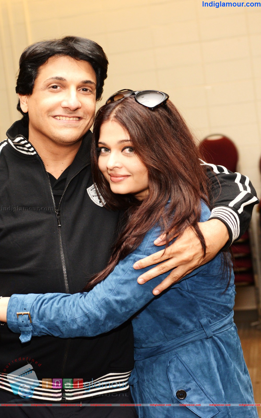 Shiamak Davar meets Aishwarya Rai Bachan and Abhishek Bachan Event hd photo