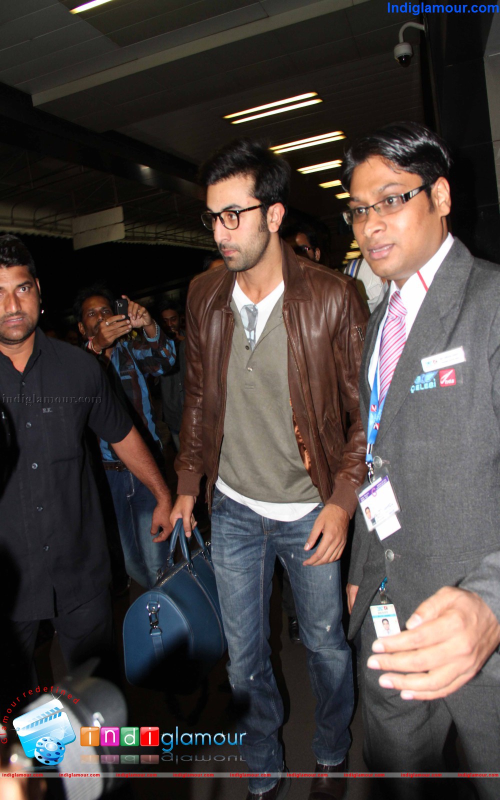 Ranbir Kapoor and Anushka Sharma Leaves For TOIFA Awards Event hd photo