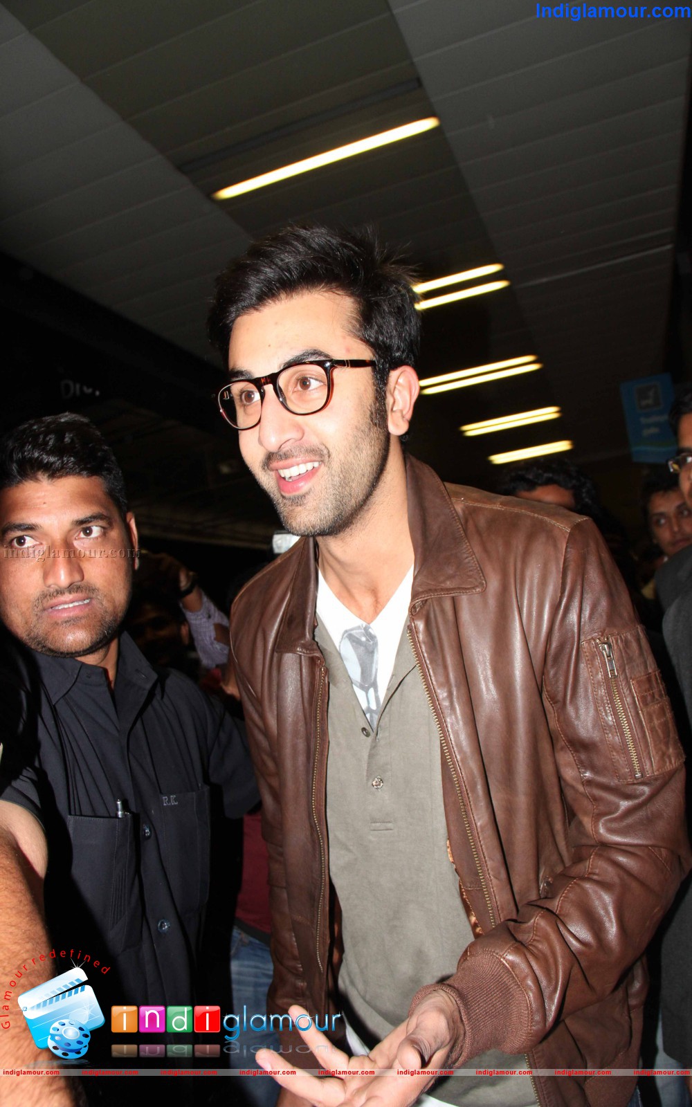 Ranbir Kapoor and Anushka Sharma Leaves For TOIFA Awards Event hd photo