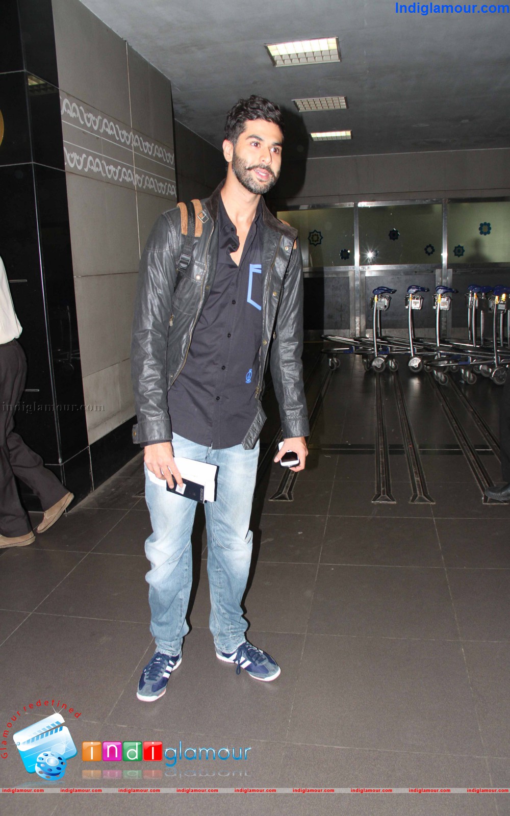 Ranbir Kapoor and Anushka Sharma Leaves For TOIFA Awards Event hd photo