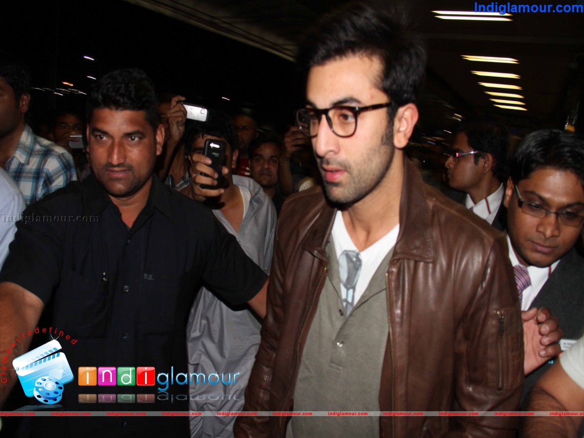 Ranbir Kapoor and Anushka Sharma Leaves For TOIFA Awards Event hd photo
